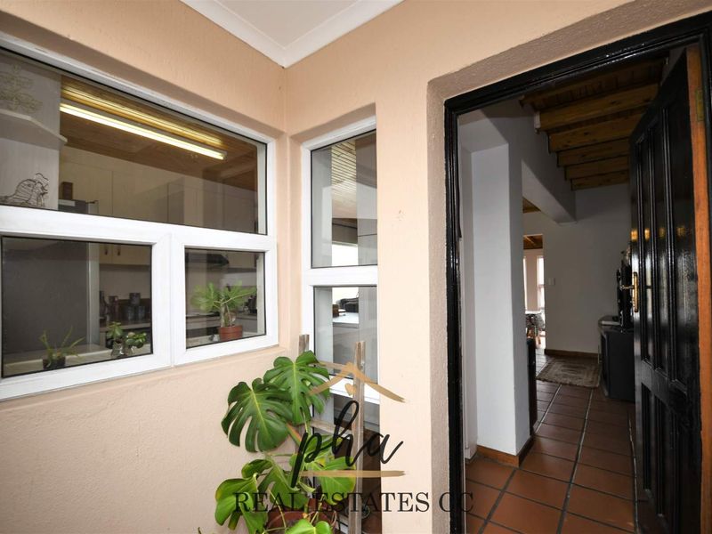 Priced to Go !! - Photo 2
