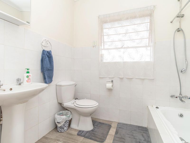 Charming two bedroom apartment in sought after suburb. - Photo 6