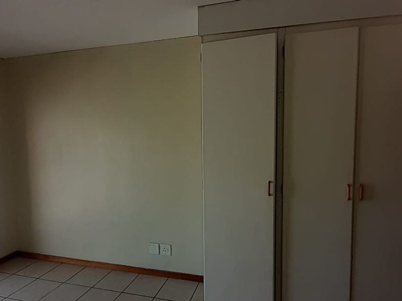 Bachelor to rent at Fairview village - Photo 4