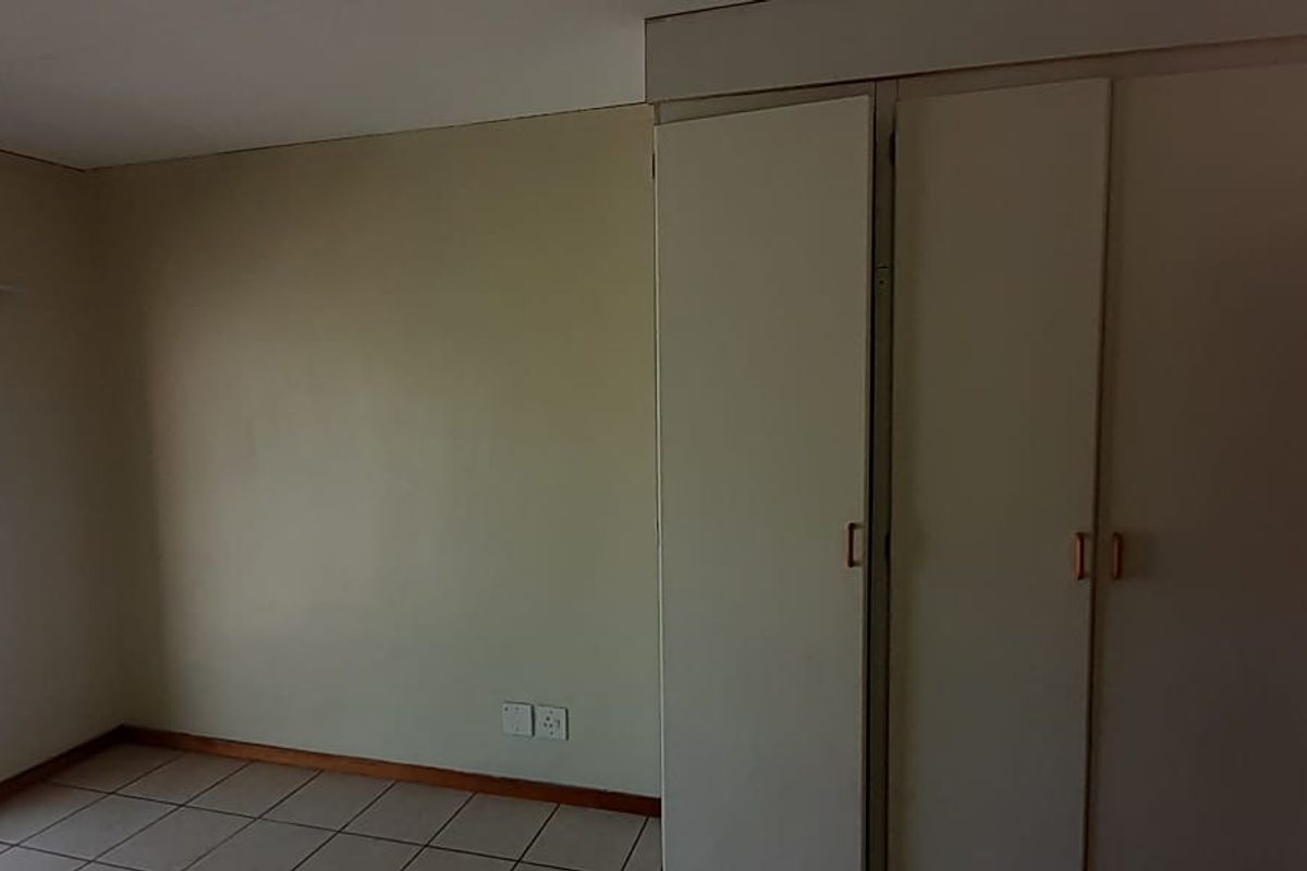 Bachelor to rent at Fairview village - Photo 4