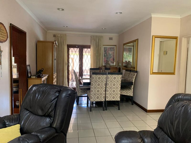 Four Bedroom House to Rent in Pinetown (Manors) - Photo 7