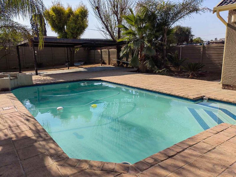 Where Modern Style Meets Family Comfort - Photo 5