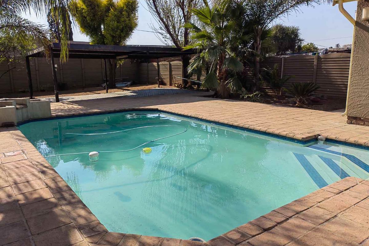 Where Modern Style Meets Family Comfort - Photo 5