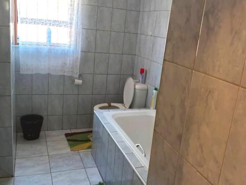 Family Home - Photo 5