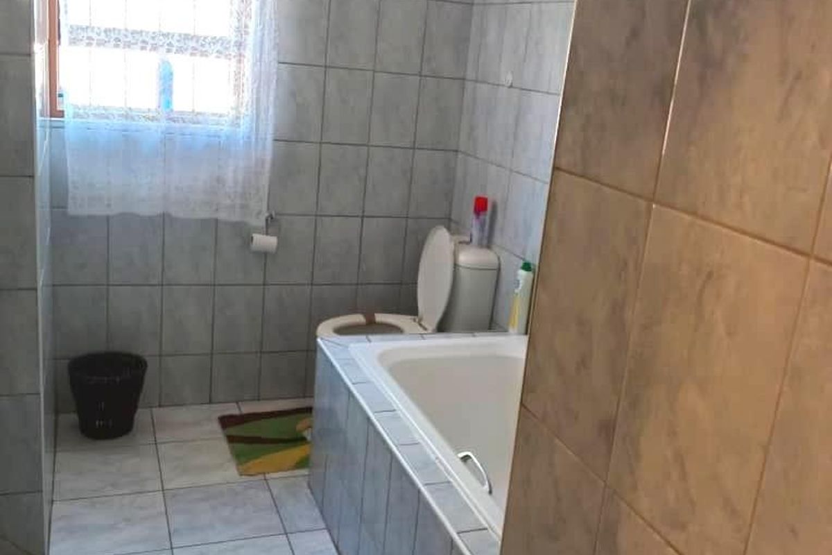 Family Home - Photo 5