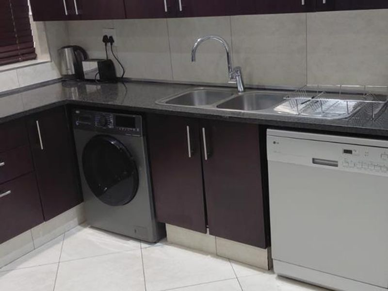 2 bedrooms 2 bathrooms furnished apartment - Photo 2