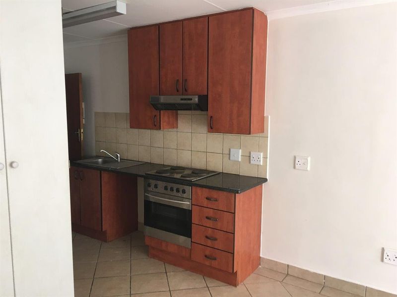 Lovely bachelor unit in Oukraal Estate - Photo 4