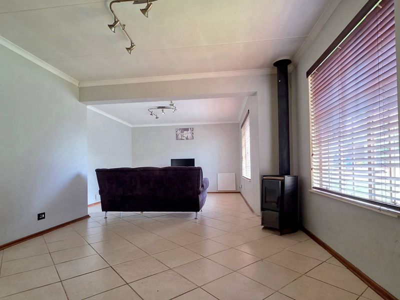 3 Bedroom House for Sale in Verwoerdpark - Photo 6