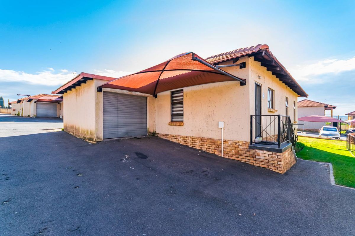 Elegant 3-bedroom home in secure complex with a beautiful garden in Grobler Park - Photo 3