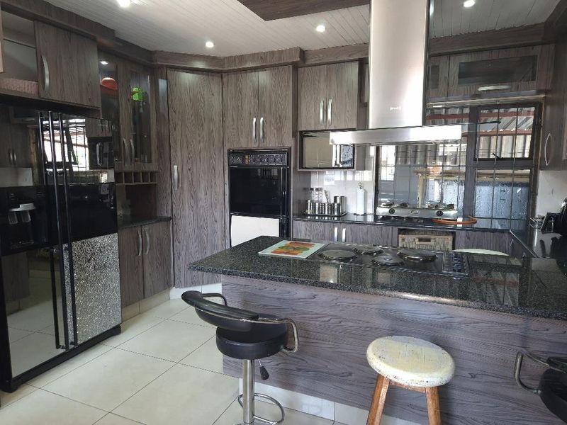 Spacious family home - Photo 10