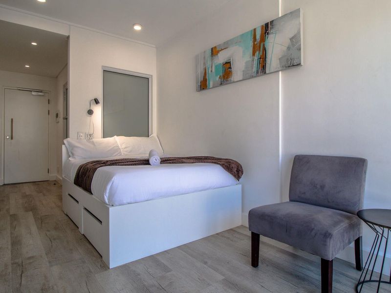 Modern Studio Apartment in Woodstock - Photo 3