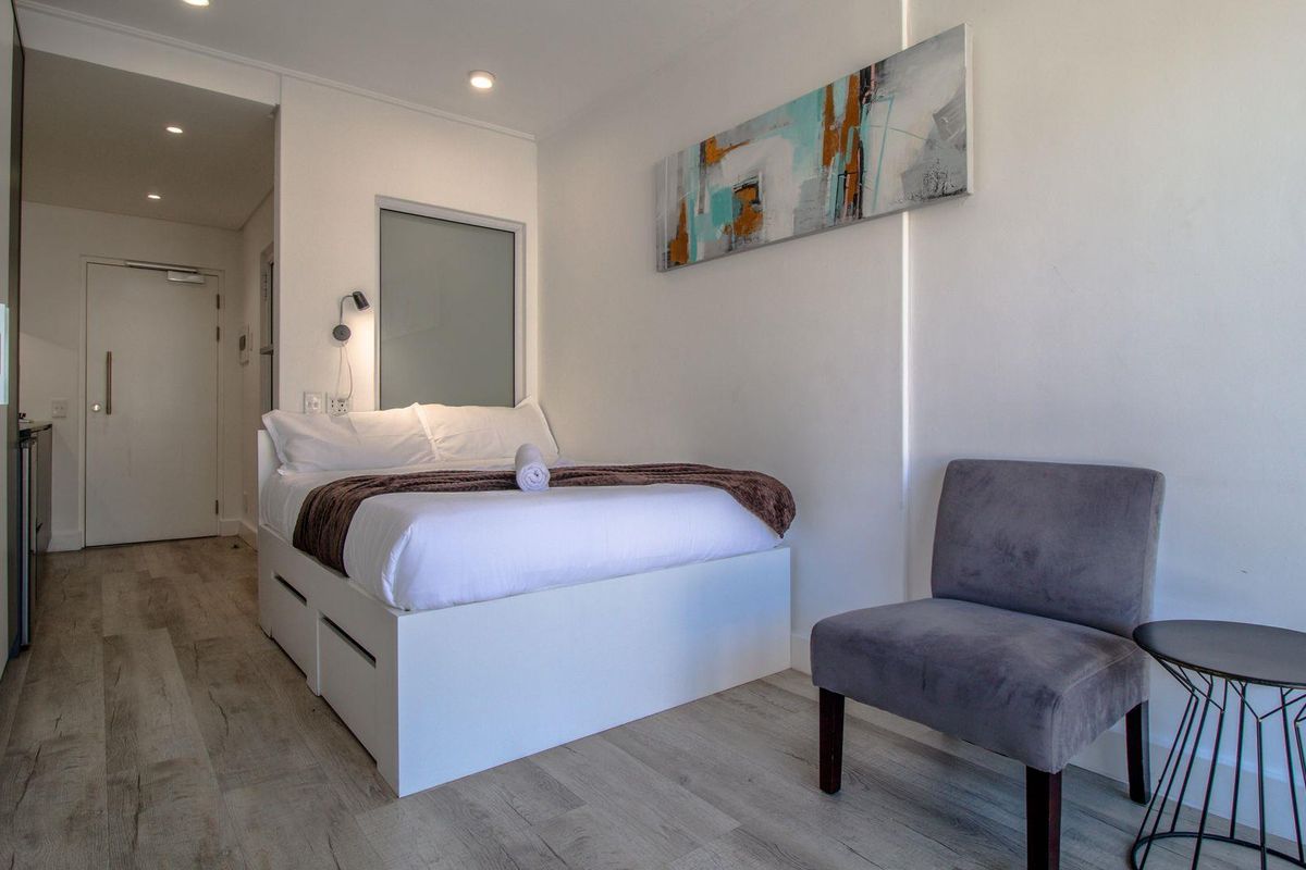 Modern Studio Apartment in Woodstock - Photo 3