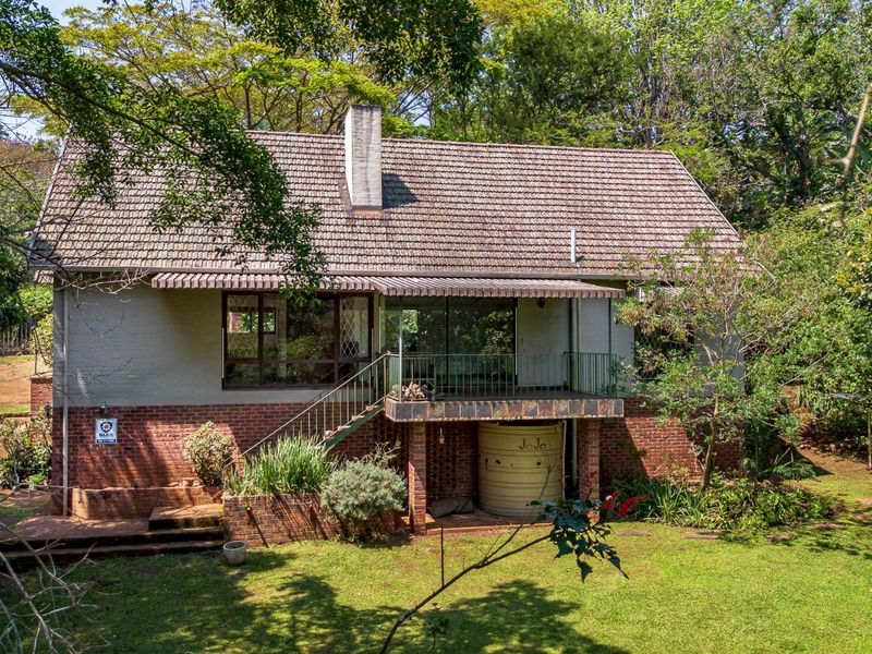 CHARACTER FILLED FAMILY HOME TUCKED AWAY IN A LUSH GARDEN - Photo 2