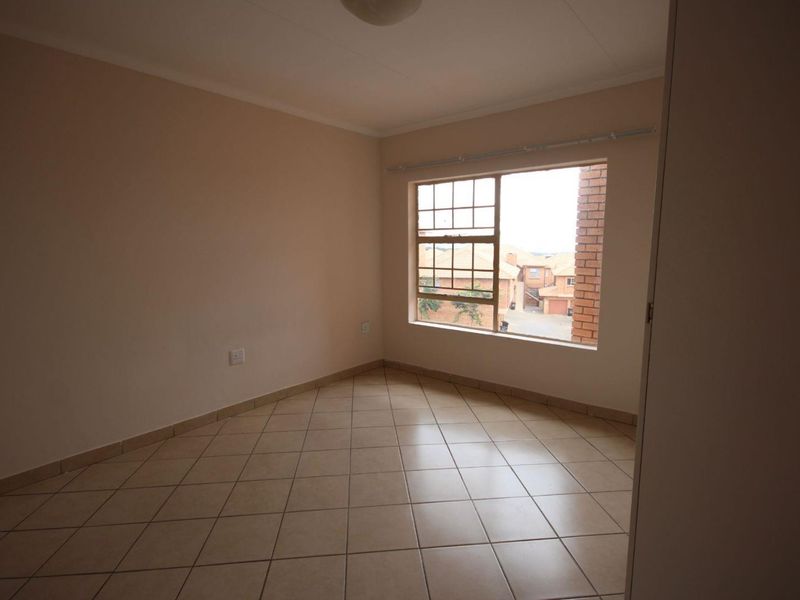 Perfect 2Bedroom Ground Floor Apartment!! - Photo 8