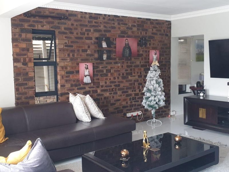 Spacious 3-Bedroom Family Home in Rooihuiskraal - Photo 7