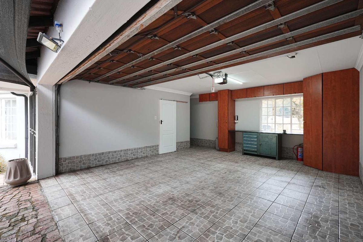 A beautiful family home in lovely Clubview over looking the gorgeous golf course. - Photo 5
