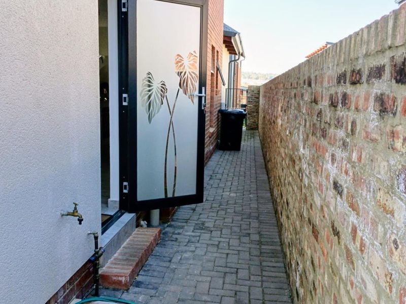 Modern 3 Bedroom 2.5 Bath EDGE-Certified Home To Rent - Photo 4