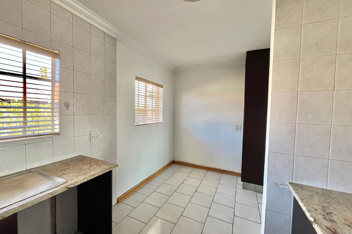 "Modern Two-Bedroom Flat Awaits: Secure, Stylish, and Move-In Ready - Photo 3