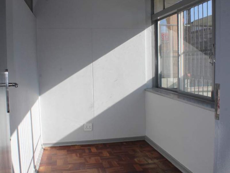 Affordable 2.5-Bedroom  Apartment Available for Rent in Sunnyside | R6 890 - Photo 10