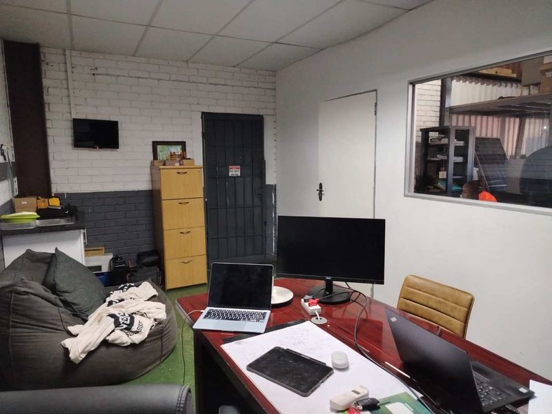 Prime Warehouse Lease in Alrode South: Elevate Your Business! - Photo 4