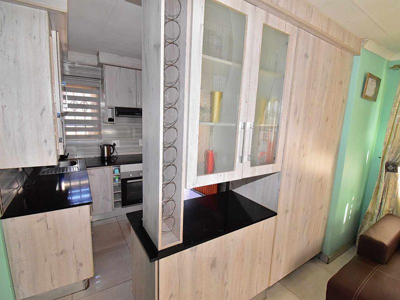 3 Bedroom, 2 Bathroom Home in Klippoortje - Photo 8