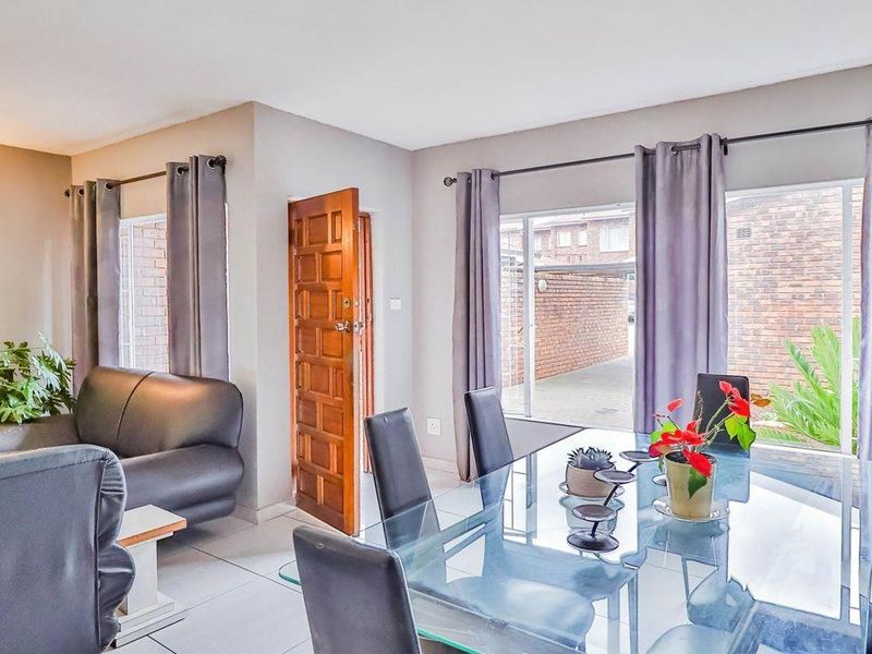 Modern 3 Bedroom Duplex with Private Pool & Entertainment Area in Brackenhurst - Photo 6