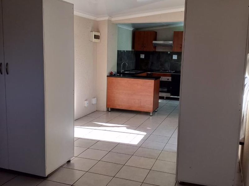 Bachelor’s Flat To Rent – Peaceful Garden Retreat - Photo 8