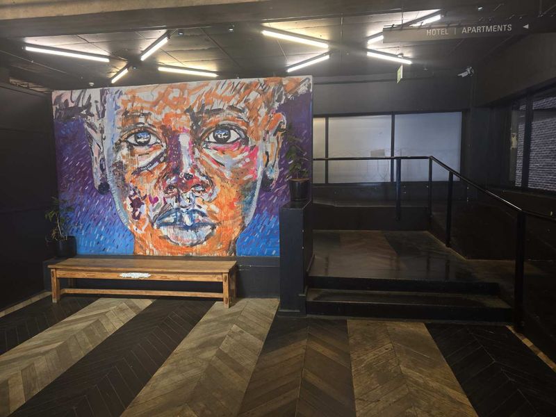 Chic Bachelor Apartment in Vibrant New Doornfontein - Photo 3