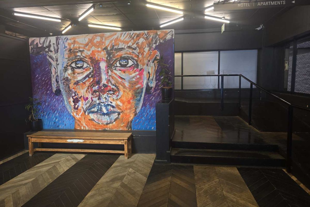 Chic Bachelor Apartment in Vibrant New Doornfontein - Photo 3