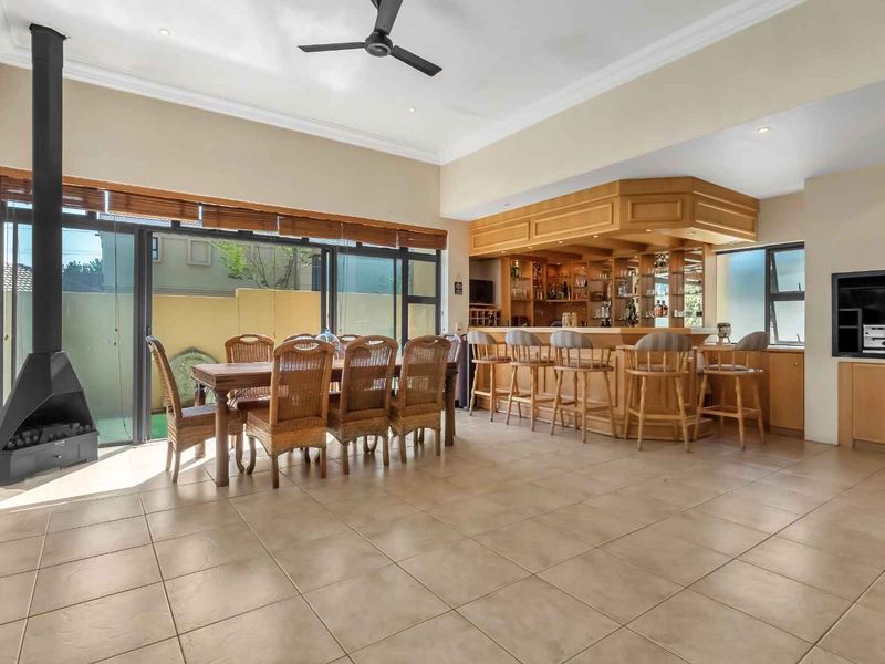 ENTERTAINERS 4 BEDROOM HOME IN DAINFERN RIDGE - Photo 8