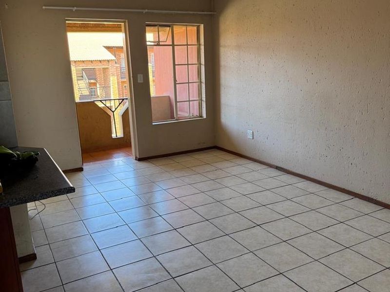 Top Floor 2 Bedroom Apartment for Sale - Photo 7