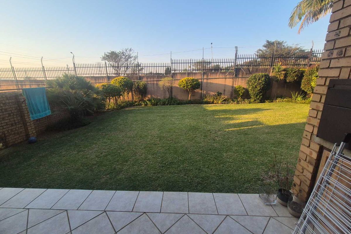 Modern Ground-Floor Townhouse in The Wilds Lifestyle Estate - Photo 3
