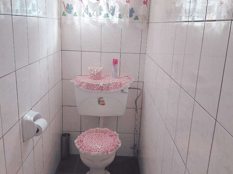 Spacious 3-Bed Home with Huge Yard & Ample Parking! - Photo 7