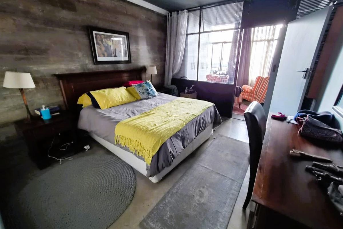 Bright, Modern & Perfectly Positioned - Photo 5