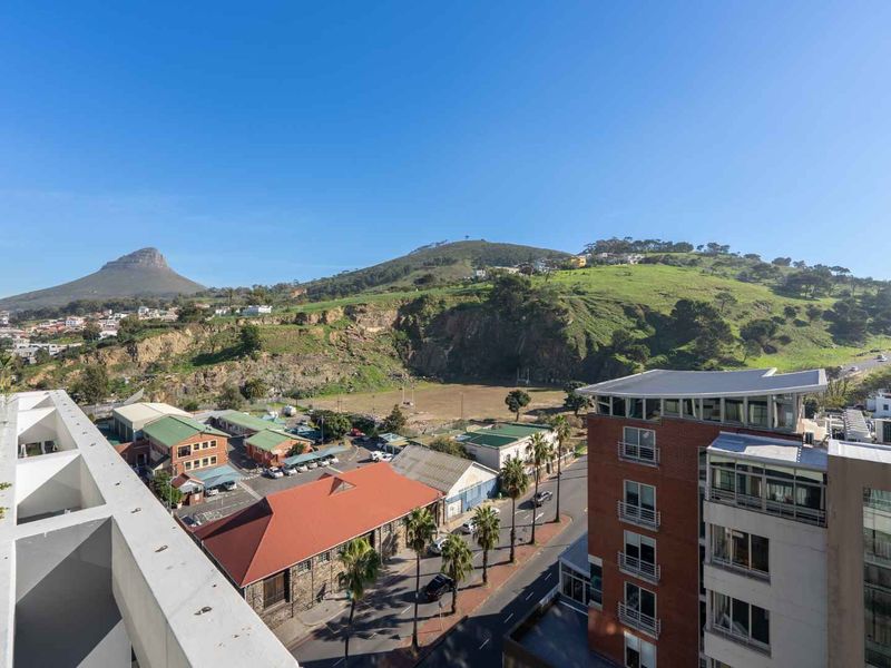 Modern Design Meets Effortless Living - Photo 10