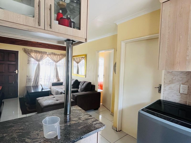 3-Bedroom Gem with Parking: Your Next Investment Awaits! - Photo 4