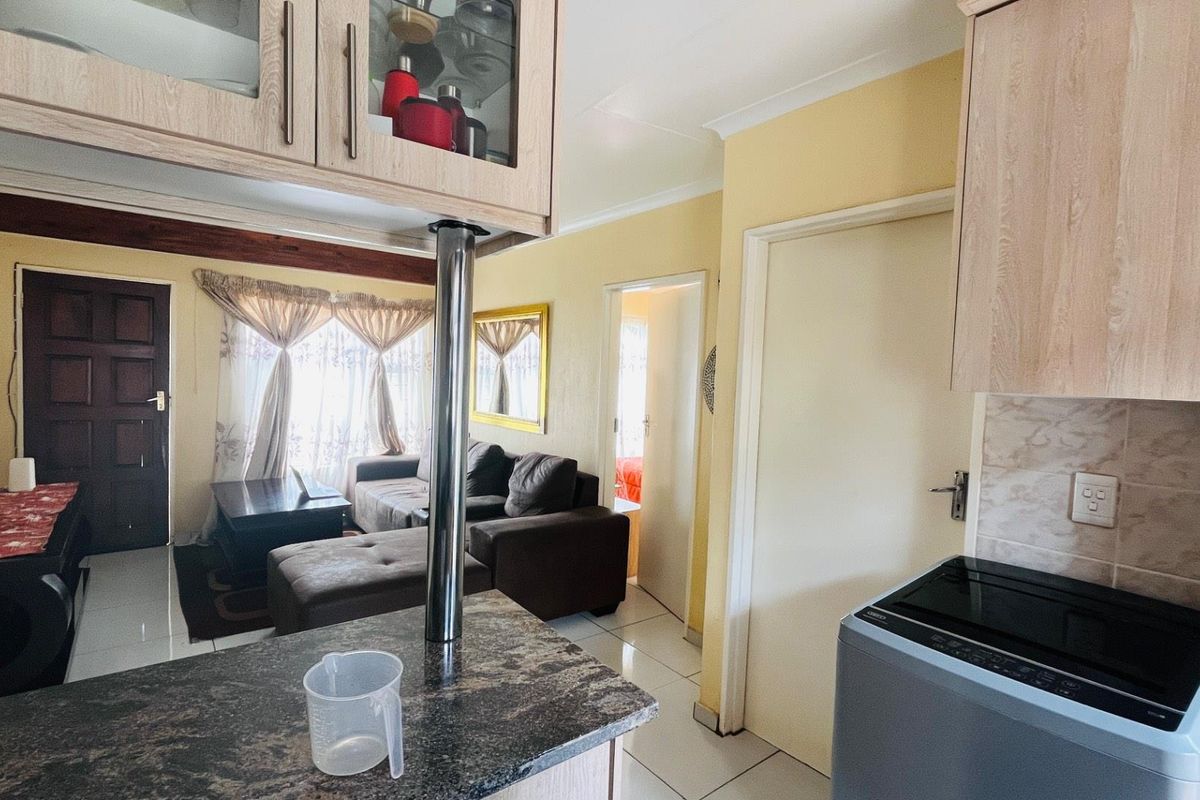 3-Bedroom Gem with Parking: Your Next Investment Awaits! - Photo 4