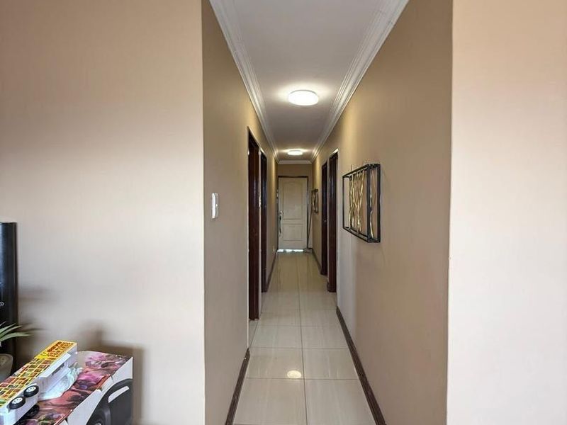 Stunning Standalone four-bedroom house for sale in Cimbebasia - Photo 8