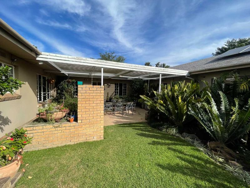 Modern 4 bedroom Strathmore home for sale - Photo 3