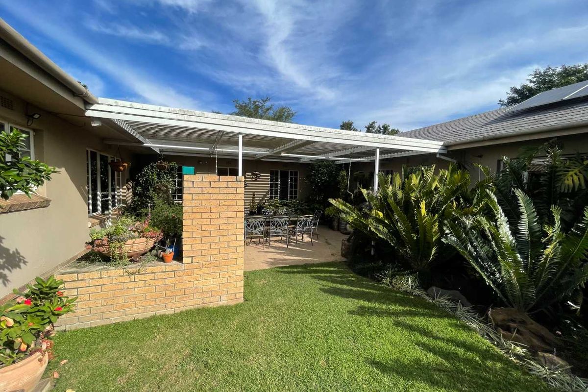 Modern 4 bedroom Strathmore home for sale - Photo 3