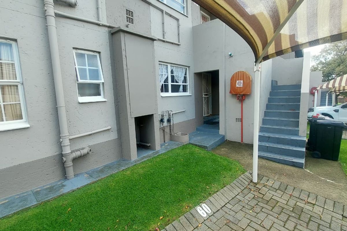 Charming Ground Floor Unit with Pool Access in Secure Estate ! - Photo 2