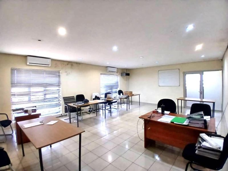 Industrial Property for Sale – 4,050m2  (Three Subdivided Plots) N$18 455 000.00 - Photo 7