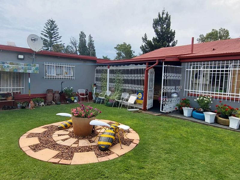 HOUSE WITH FLAT FOR SALE,DANVILLE - Photo 1