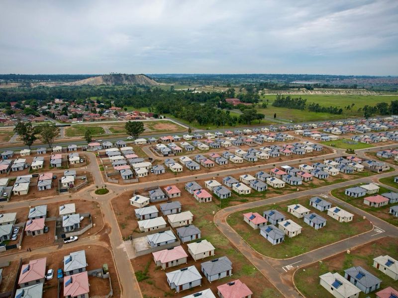 New Modder R 679 025!- New 2 bed ,1 bath - Photo 4