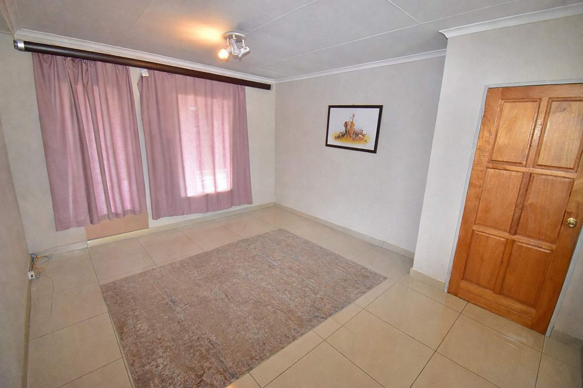 Modern First Floor Apartment - Photo 3