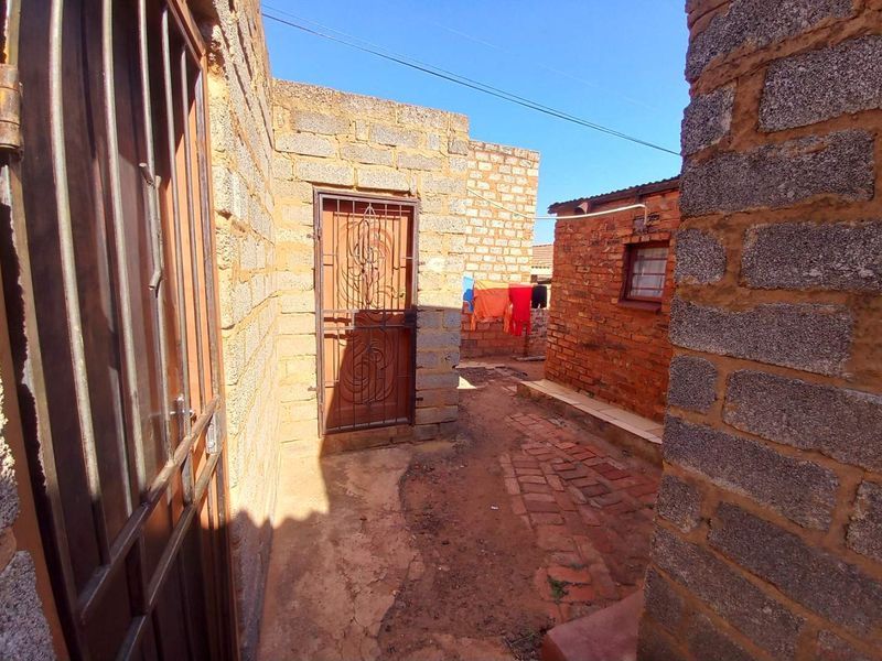 Two Bedrooms house for sale in Atteridgeville - Photo 4