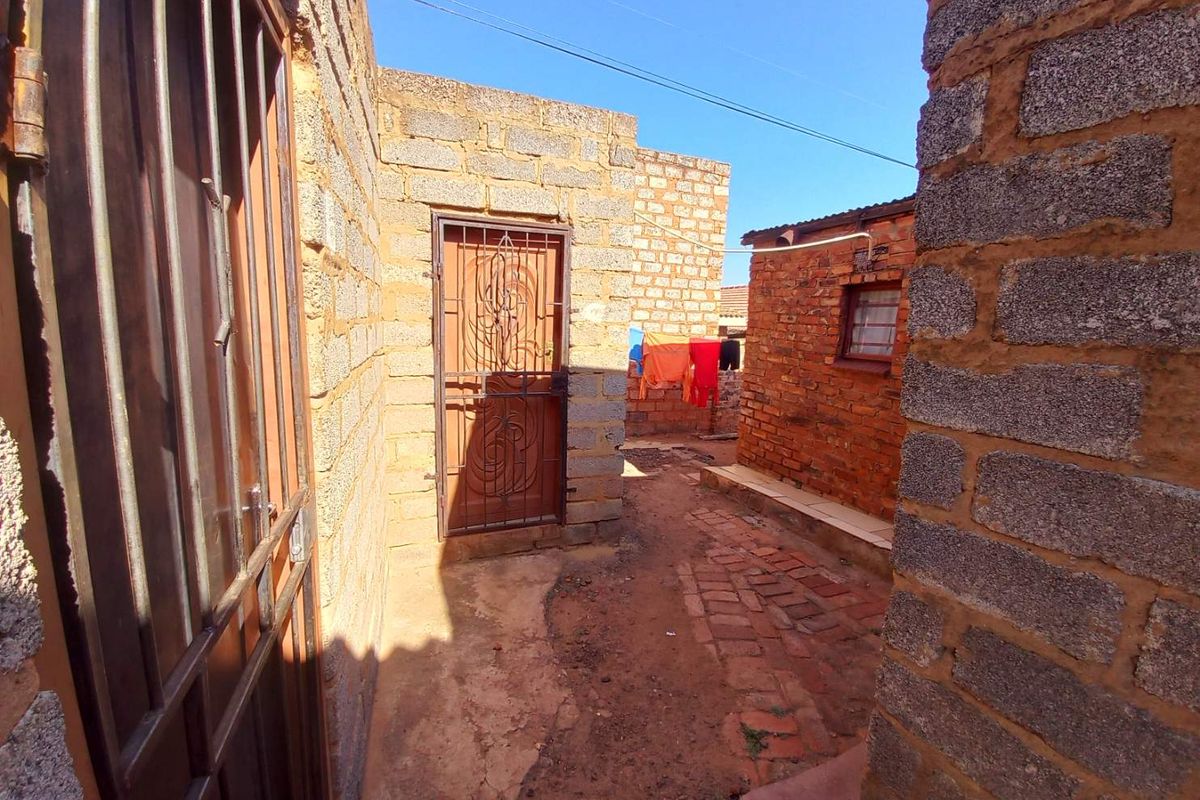 Two Bedrooms house for sale in Atteridgeville - Photo 4