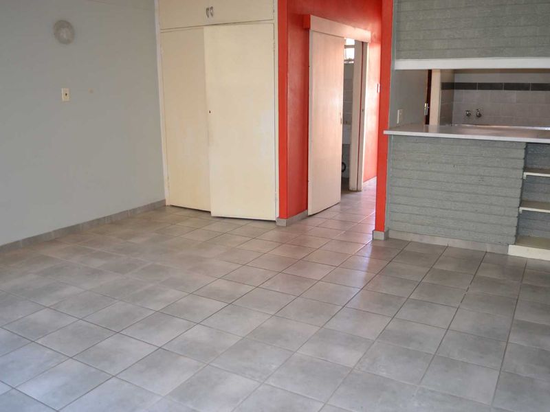 ***BARGAIN - BACHELORS FLAT ARCADIA - Start young to own Property!*** - Photo 1