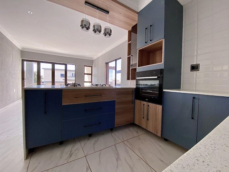 Epitome of luxury living. - Photo 9