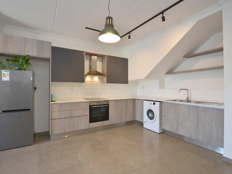 Modern Townhouse For Sale - Photo 6